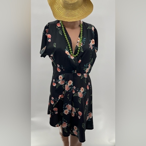 Elegant Floral Print V-Neck Dress - Size XL - Picture 10 of 13